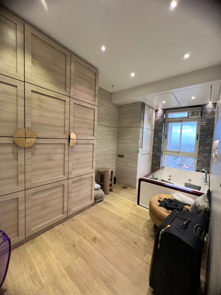  Parking, transcon-triumph-tower 4 Bedroom 2187 Sq.Ft. Apartment In Andheri West Mumbai 7569165