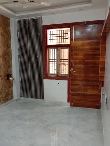 Room in 1.5 BHK Builder Floor at Dwarka Mor – for Sale