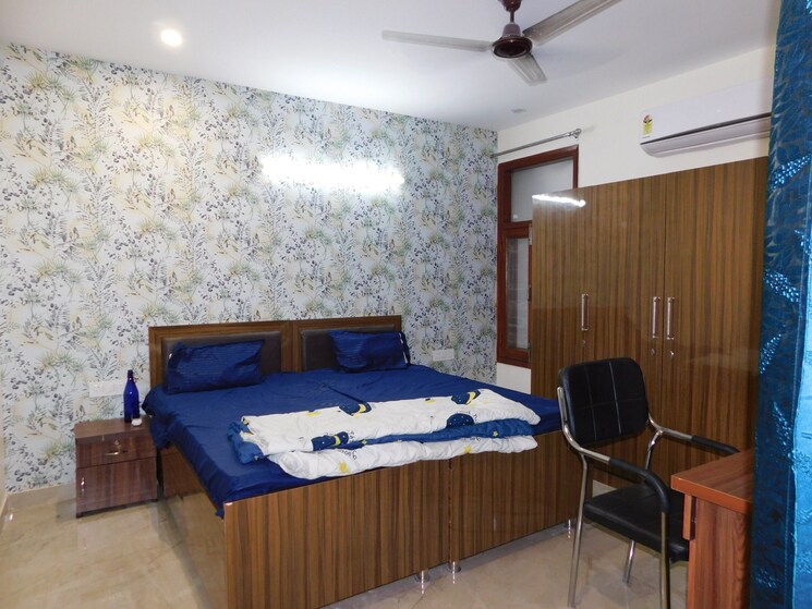 Room, sector 104 Pg For Boys & Girls In Sector 104 7569198