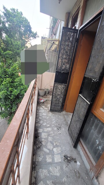 Balcony in 1 BHK Builder Floor at Dilshad Colony – for Sale
