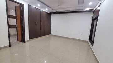 Room in 4 BHK Builder Floor at Vivek Vihar Phase 1 – for Sale