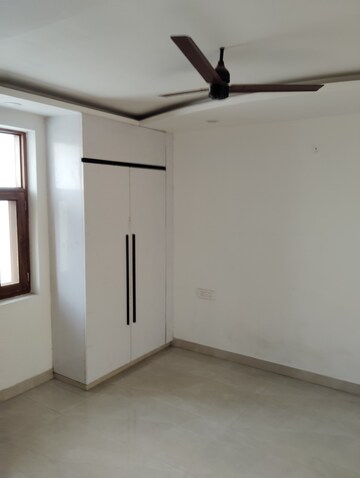 Room in 3 BHK Builder Floor at Faridabad Central – for Sale