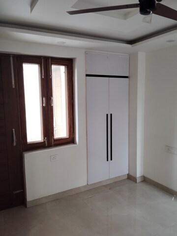 Room in 3 BHK Builder Floor at Faridabad Central – for Sale