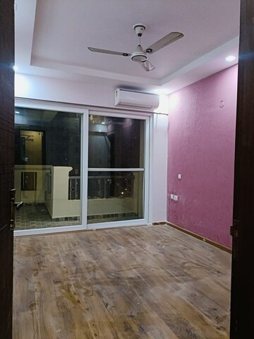 Room in 2 BHK Apartment at MI Rustle Court, Gomti Nagar – for Sale