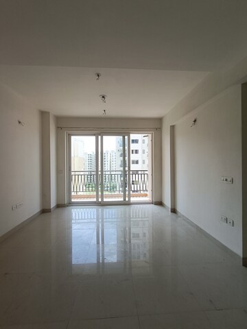 Room in 2 BHK Apartment at Shalimar Oneworld Vista, Gomti Nagar – for Sale