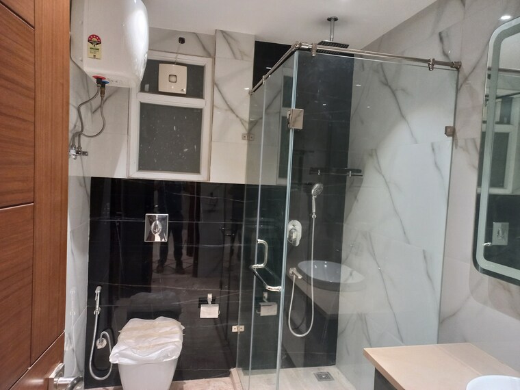 Bathroom, lajpat nagar iii 3 Bedroom 200 Sq.Yd. Builder Floor In Lajpat Nagar Iii Delhi 7569543