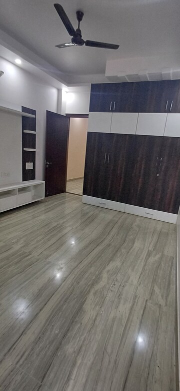 Staircase in 2.5 BHK Villa at Gomti Nagar – for Rent