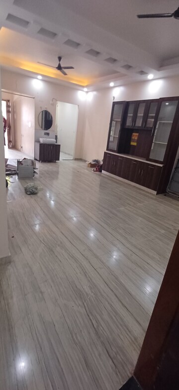 Bathroom in 2.5 BHK Villa at Gomti Nagar – for Rent