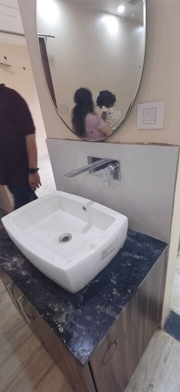 Master Bedroom in 2.5 BHK Villa at Gomti Nagar – for Rent