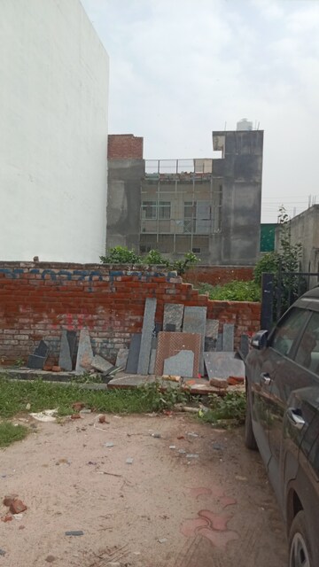  Plot For Sale in Sector 63a