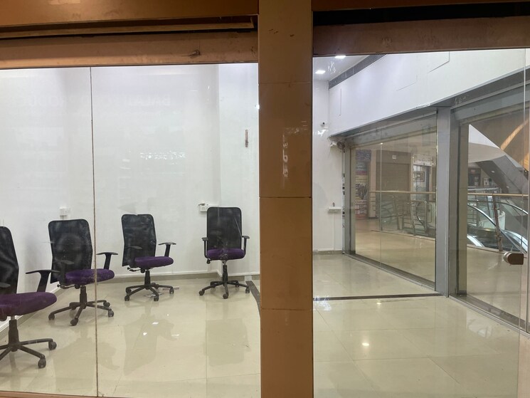 Room, rustomjee-eaze-zone-mall Commercial Office Space 228 Sq.Ft. In Malad West Mumbai 7570359
