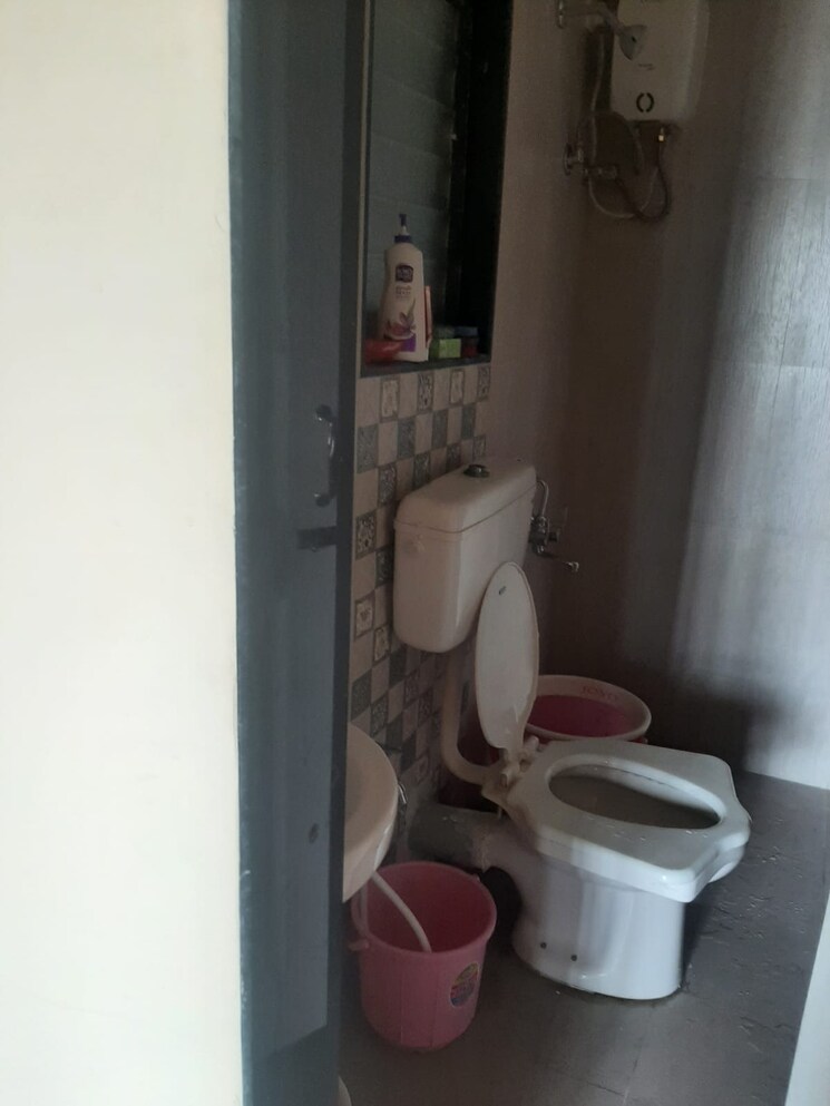 Bathroom, thane west Pg For Girls In Thane West 7570923