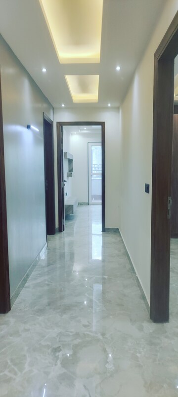 Room in 4 BHK Builder Floor at Ashoka Enclave Faridabad, Sector 34 – for Sale