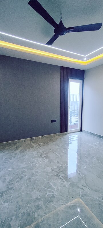 Room in 4 BHK Builder Floor at Ashoka Enclave Faridabad, Sector 34 – for Sale