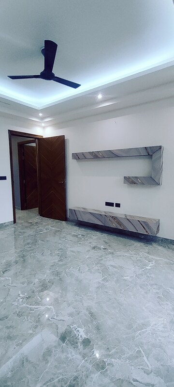 Room in 4 BHK Builder Floor at Ashoka Enclave Faridabad, Sector 34 – for Sale