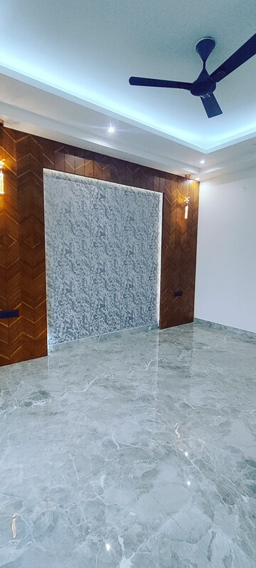 Room in 4 BHK Builder Floor at Ashoka Enclave Faridabad, Sector 34 – for Sale