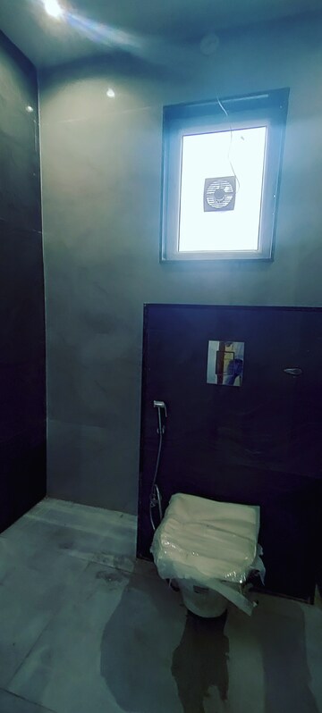 Bathroom in 4 BHK Builder Floor at Ashoka Enclave Faridabad, Sector 34 – for Sale