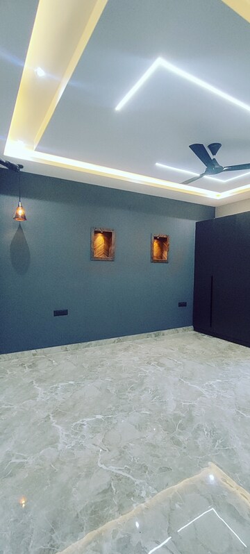 Room in 4 BHK Builder Floor at Ashoka Enclave Faridabad, Sector 34 – for Sale