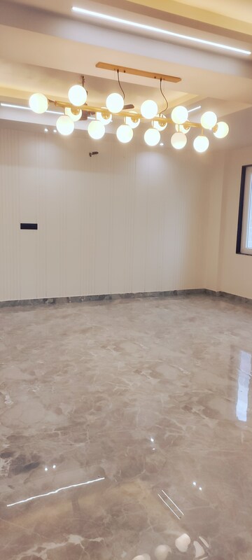 Room in 4 BHK Builder Floor at Ashoka Enclave Faridabad, Sector 34 – for Sale