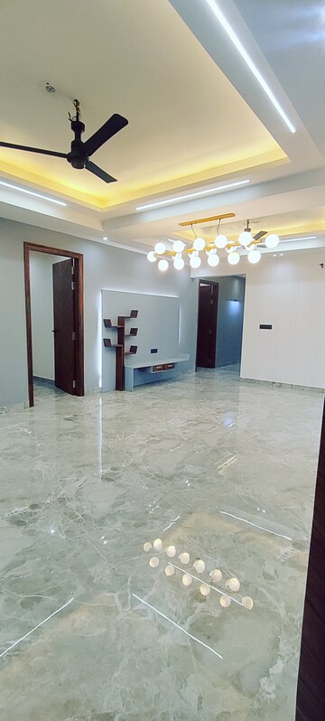 Room in 4 BHK Builder Floor at Ashoka Enclave Faridabad, Sector 34 – for Sale