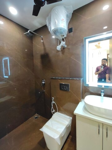 Bathroom in 3 BHK Builder Floor at CS Roseate 63, Sector 63a – for Sale