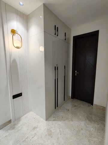 Room in 3 BHK Builder Floor at CS Roseate 63, Sector 63a – for Sale