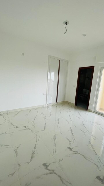 Room in 3 BHK Apartment at Prateek Canary, Sector 150 – for Sale
