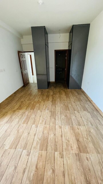 Room in 3 BHK Apartment at Prateek Canary, Sector 150 – for Sale