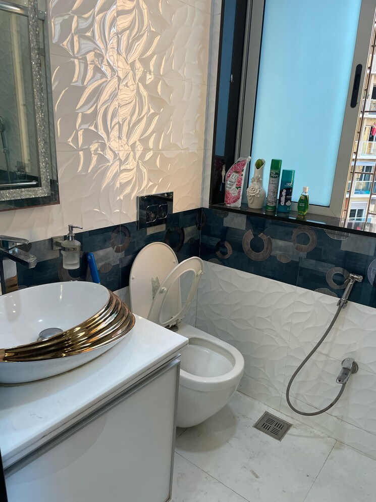 Attached Bathroom, hiranandani-rodas-enclave-leona 2 Bedroom 780 Sq.Ft. Apartment In Ghodbunder Road Thane 7572554