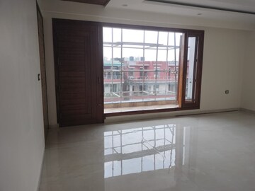 Room in 4 BHK Builder Floor at Sector 4 – for Sale