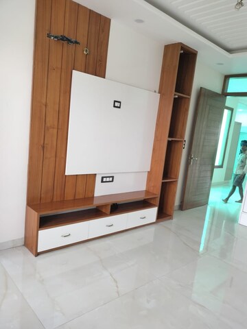 Furnished Amenities in 4 BHK Builder Floor at Sector 4 – for Sale