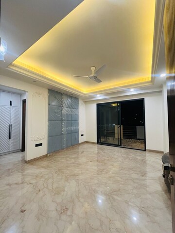 Room in 4 BHK Builder Floor at Emaar Emerald Hills Phase 2, Sector 65 – for Sale