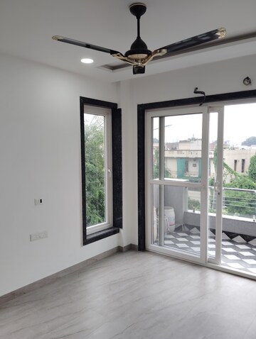 Room in 4 BHK Builder Floor at Sector 16 – for Sale