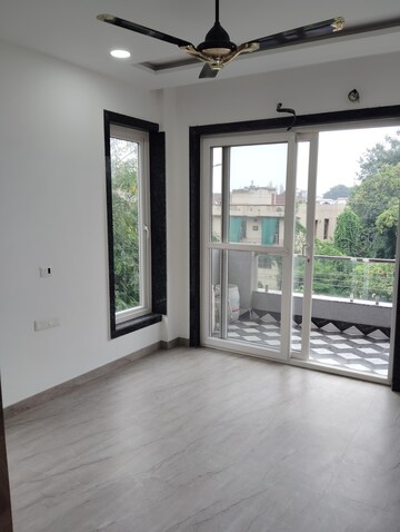 Room in 4 BHK Builder Floor at Sector 16 – for Sale