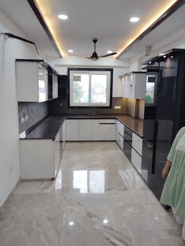 Kitchen in 4 BHK Builder Floor at Sector 16 – for Sale