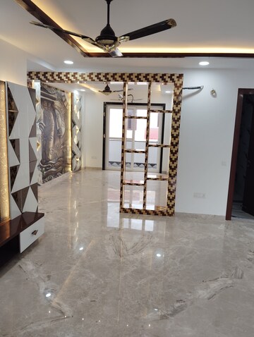 Room in 4 BHK Builder Floor at Sector 16 – for Sale