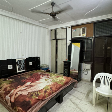 Bedroom in 3 BHK Builder Floor at Mohan Garden – for Sale