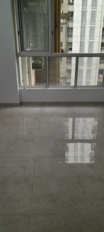 Room in 1 BHK Apartment at Lodha Amara, Kolshet Road – for Sale