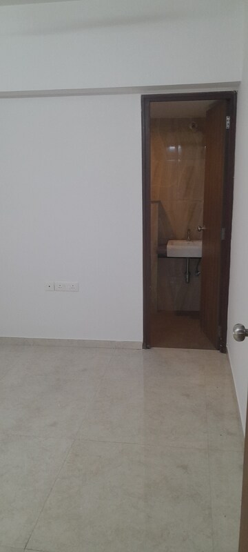 Room in 1 BHK Apartment at Lodha Amara, Kolshet Road – for Sale