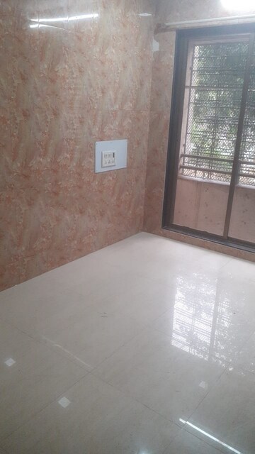 Room in 1 BHK Apartment at Mukta Mahek, Kandivali East – for Sale