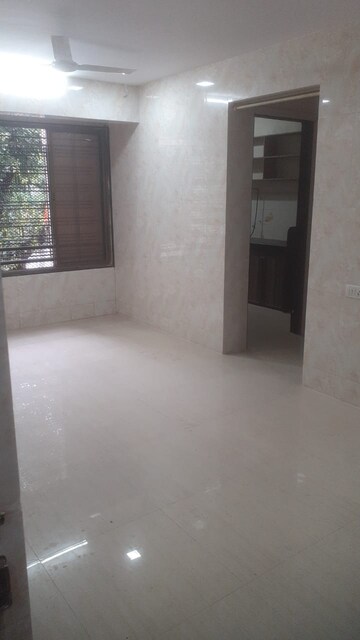 Room in 1 BHK Apartment at Mukta Mahek, Kandivali East – for Sale