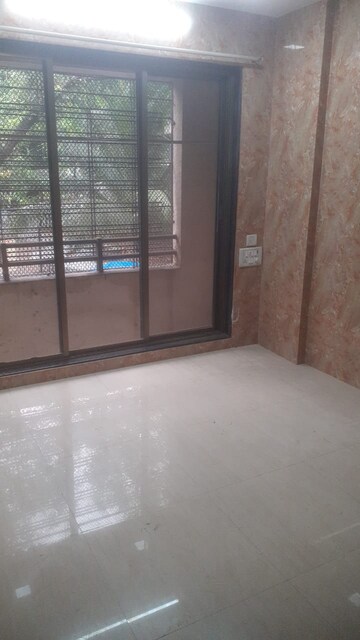 Room in 1 BHK Apartment at Mukta Mahek, Kandivali East – for Sale