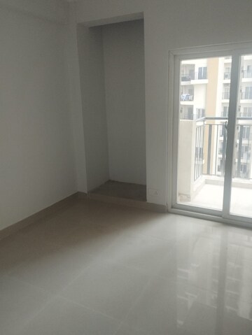 Room in 3.5 BHK Apartment at Eros Sampoornam, Sector 2 Greater Noida – for Sale