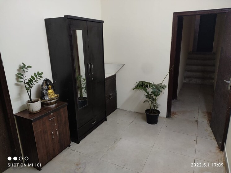 Room, sector 71 Pg For Girls In Sector 71 7574048