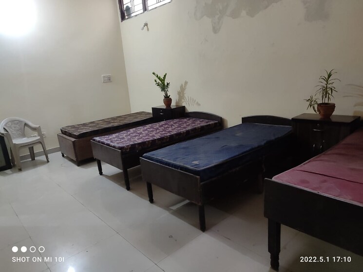 Room, sector 71 Pg For Girls In Sector 71 7574048