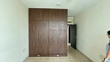 Room in 3 BHK Apartment at Oberoi Exquisite Goregaon, Goregaon East – for Sale