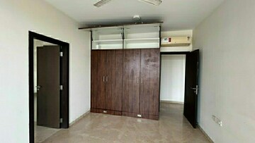 Room in 3 BHK Apartment at Oberoi Exquisite Goregaon, Goregaon East – for Rent