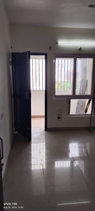 Room in 3 BHK Apartment at Shipra World, Gomti Nagar – for Sale