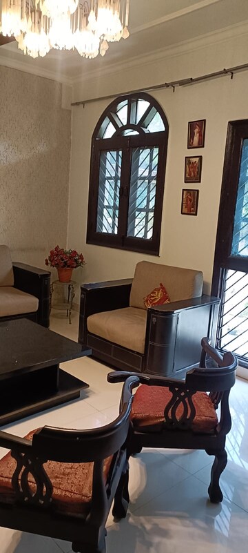 Living Room in 6+ BHK Independent House at Sector 55 – for Sale