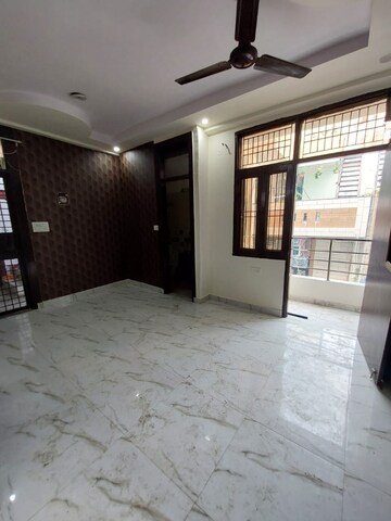 Parking in 2 BHK Builder Floor at DMD Hometech Awas Yojna, Sector 73 – for Sale